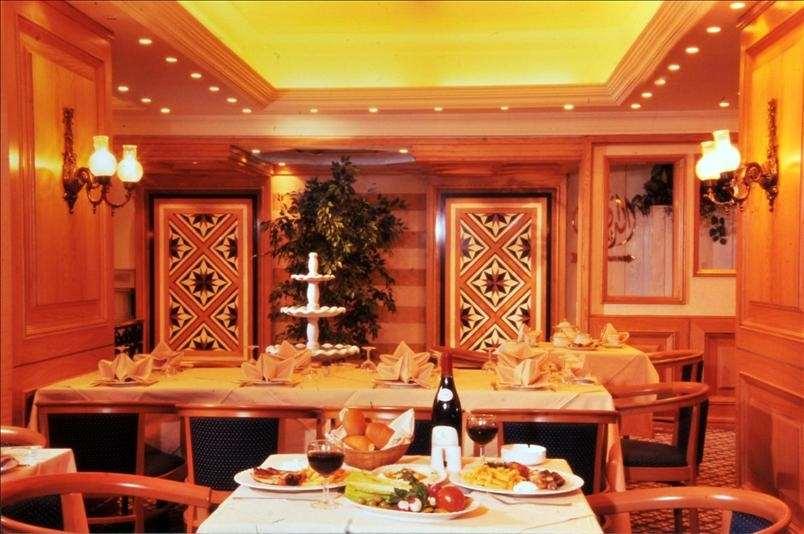 Grand Hotel Beirut Restoran foto