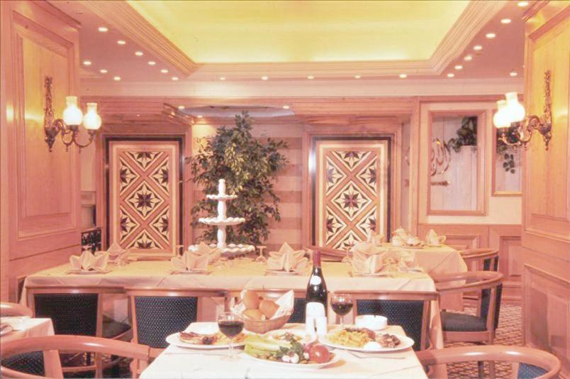 Grand Hotel Beirut Bagian luar foto