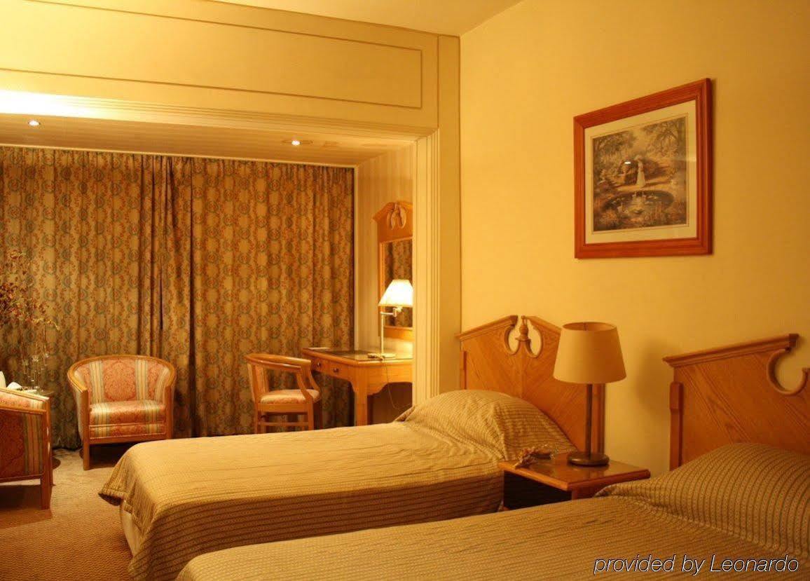 Grand Hotel Beirut Bagian luar foto