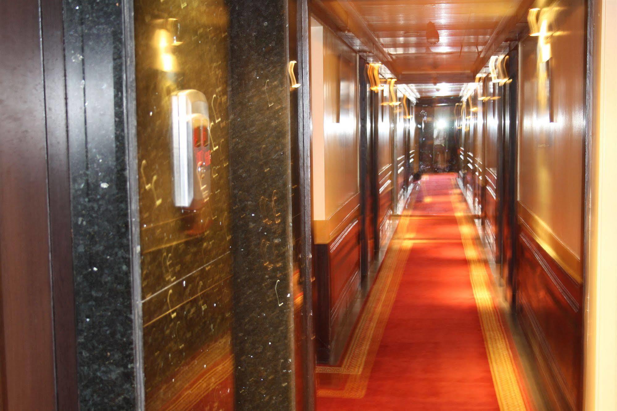 Grand Hotel Beirut Bagian luar foto